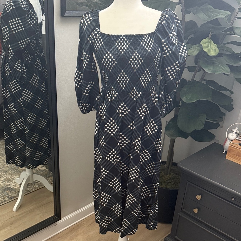 Time and tru midi on or off the shoulder  Black navy and White Checkered Dress